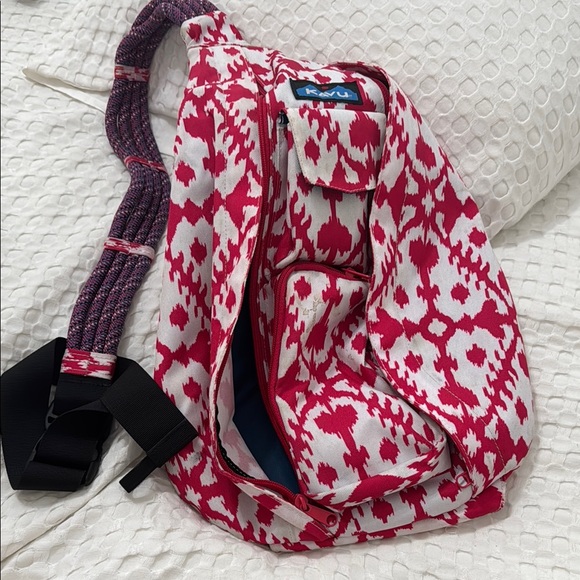 Kavu Handbags - Kavu Pink and White Backpack with Geometric Design